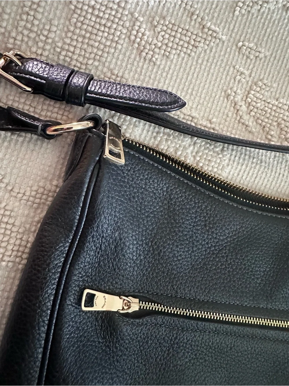 Coach file shoulder